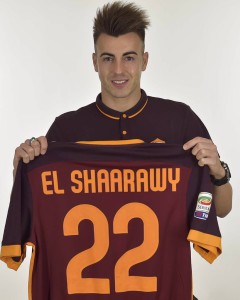 O jogador recebeu a camisa 22 (Foto: Roma Oficial)