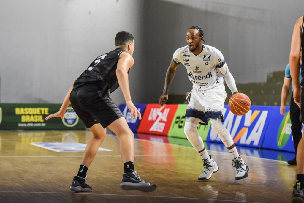 Wiggins-Bauru-Basket