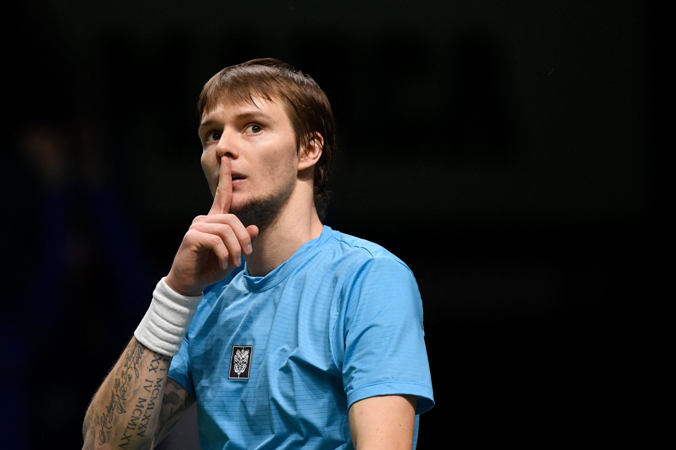  Bublik classifica o Cazaquistão para as quartas de finais da Copa Davis