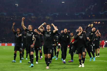  Benfica e Liverpool iniciam embate de quartas da Champions