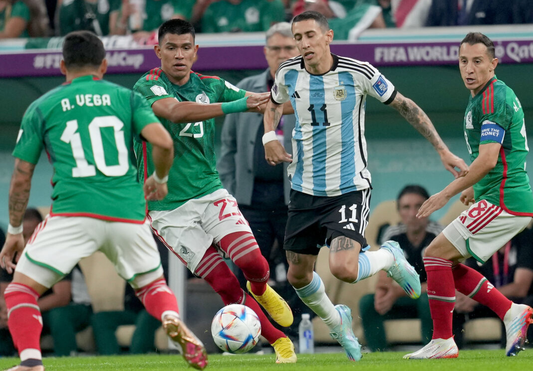  México perde e se complica na Copa do Mundo