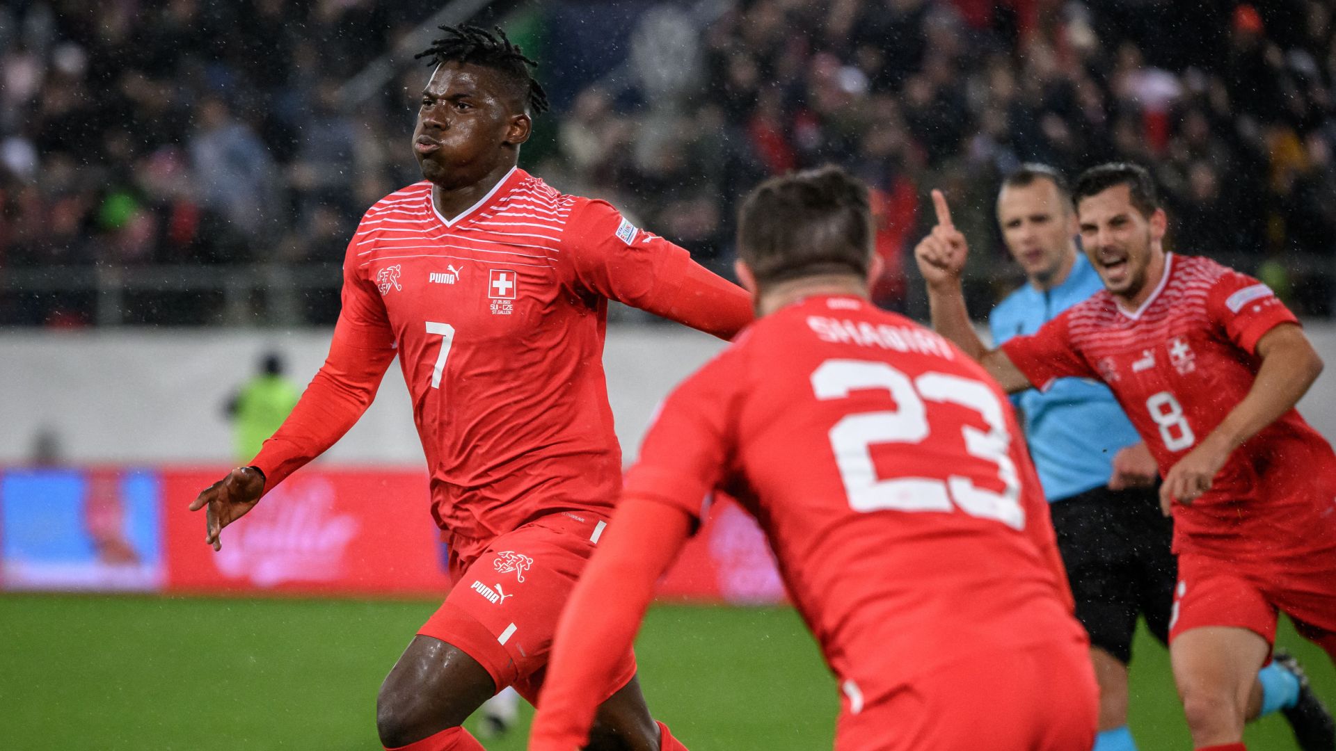  Suíça e Camarões fazem a estreia na Copa do mundo