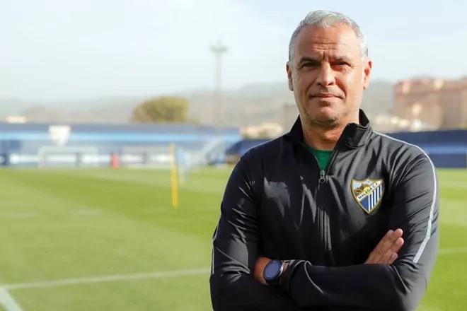  Málaga apresenta novo treinador