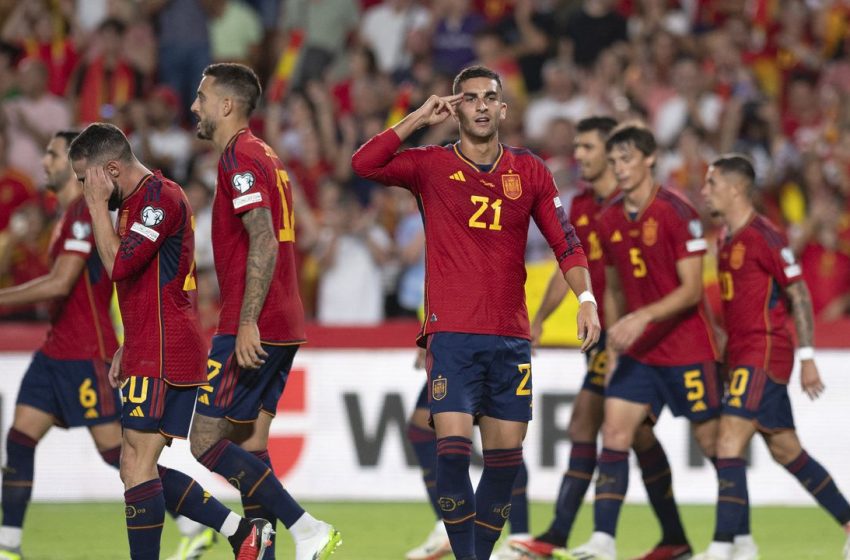  Espanha goleia Chipre pelas Eliminatórias da Euro