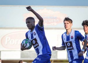 Com três gols marcados em Portugal, volante Mairlon Ramon comemora bom momento