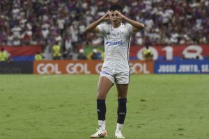 Cruzeiro e Vasco se enfrentam em jogo adiado pelo Brasileirão
