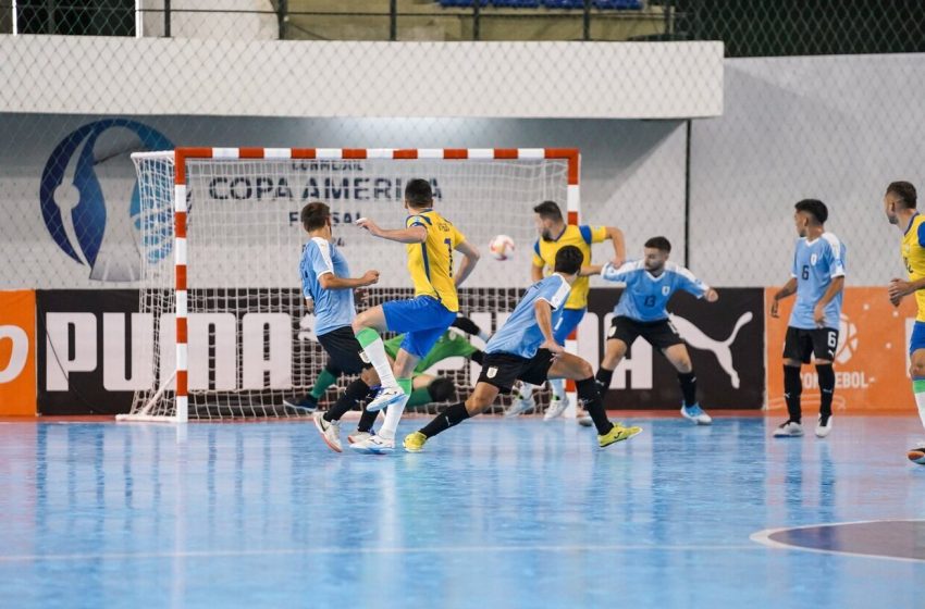  Brasil goleia e lidera grupo na Copa América de Futsal