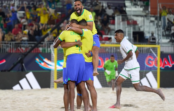  Brasil estreia com vitória na Copa do Mundo de Beach Soccer