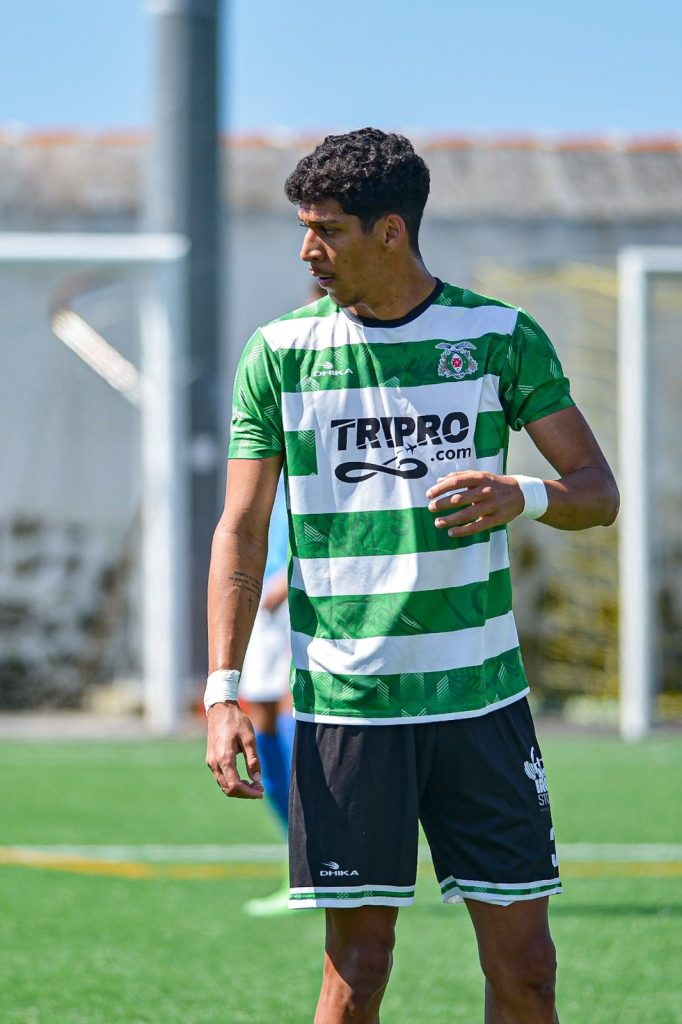Matheus Prado, zagueiro do SC Lusitânia.