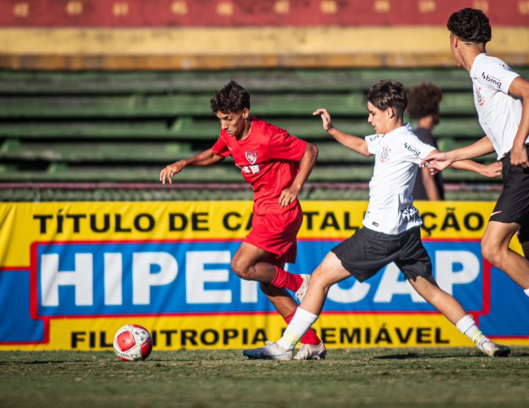 Eduardo Reis, atacante do Desportivo Brasil sub-15
