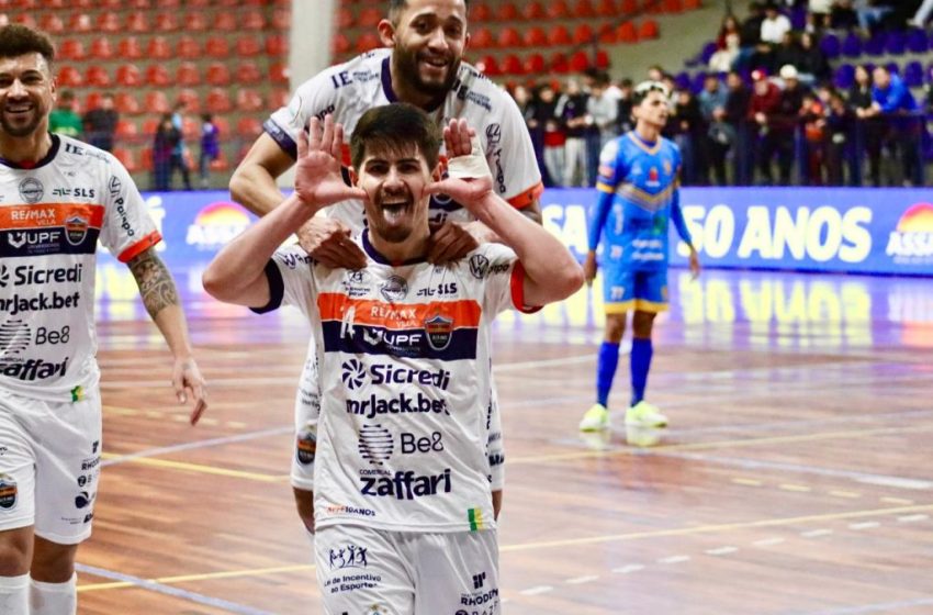  Passo Fundo goleia São Joseense na ida das oitavas do Brasileiro de Futsal