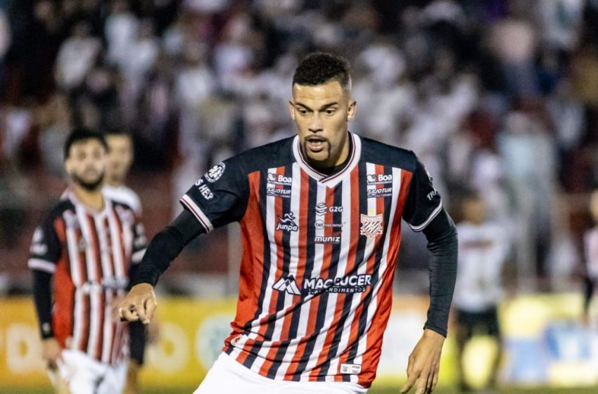 Vinícius Caveira, centroavante do Galo de Jundiaí.