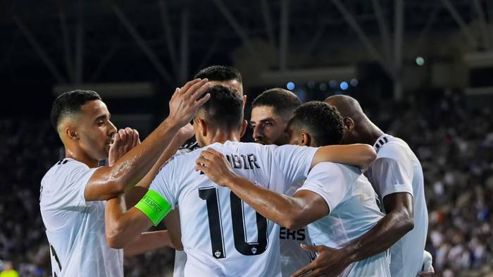  Juninho anota um hat-trick pelo Qarabağ na UEFA Champions League