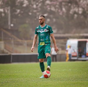 Rafael Costa, meia da equipe do União São João.