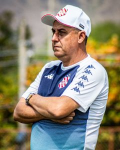 Técnico Júnior Martins da equipe do Bangu.