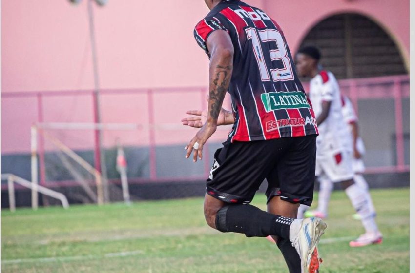 Volanre Rodrigo Correia, da equipe do Caucaia em sua estreia na Taça Fares Lopes