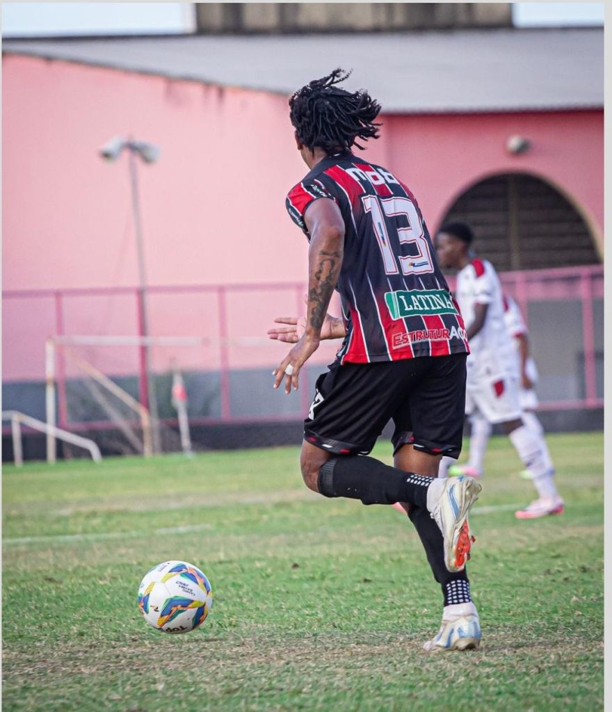 Volanre Rodrigo Correia, da equipe do Caucaia em sua estreia na Taça Fares Lopes