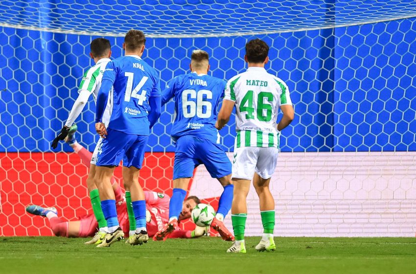  Real Betis perde e se complica na Conference League