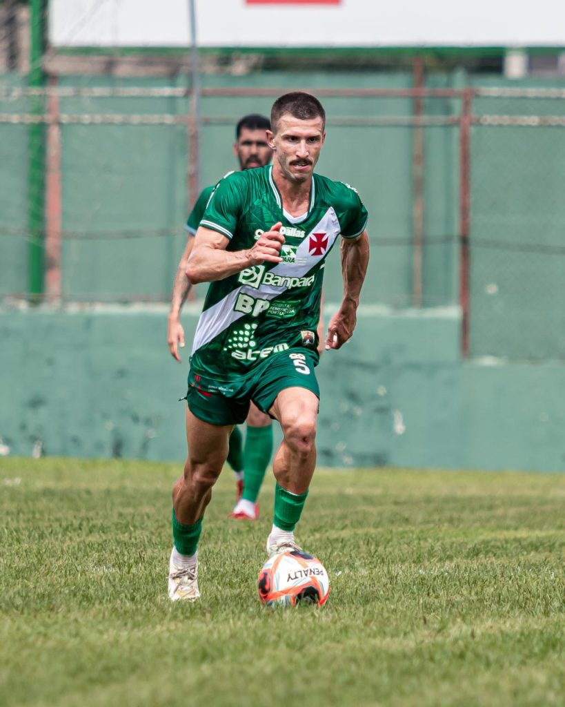 Volante Renan Metz, da equipe da Tuna Luso.