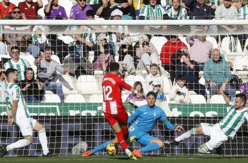  Almería vence fora e mantém ponta da segundona