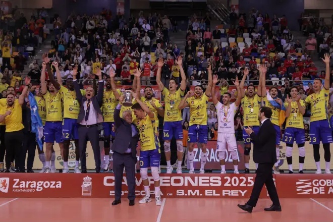  Guaguas leva o bi da Copa do Rei de vôlei