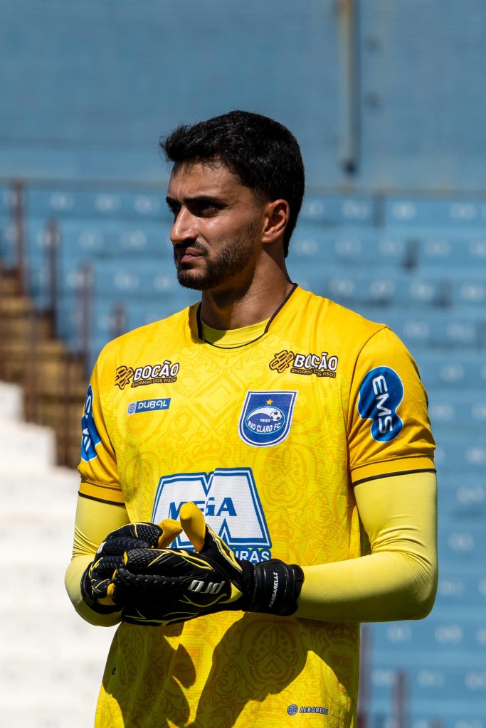 Passarelli, goleiro da equipe do Rio Claro.