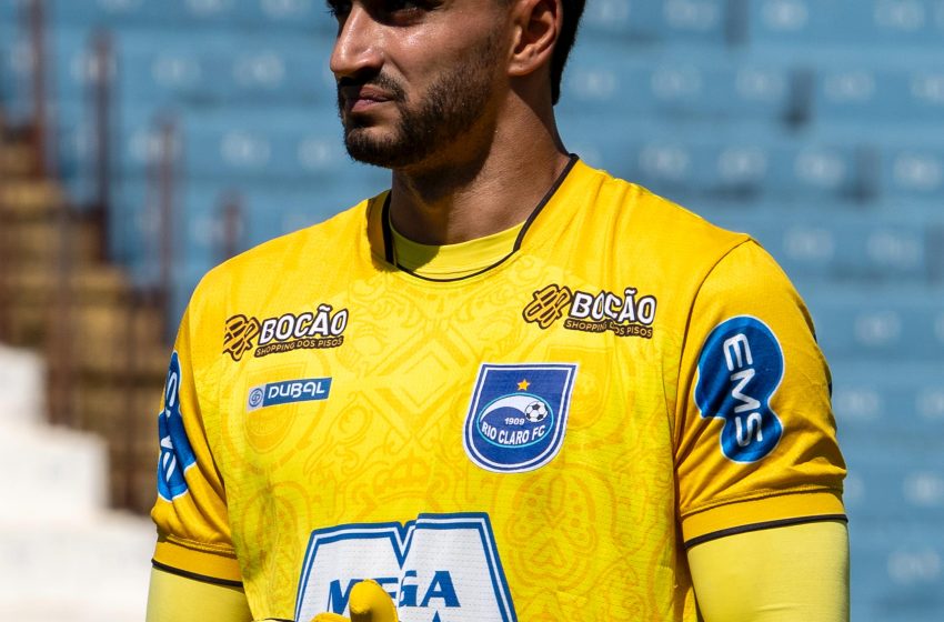 Passarelli, goleiro da equipe do Rio Claro.