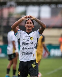 Rubinho comemora gol - Foto: Castanhal