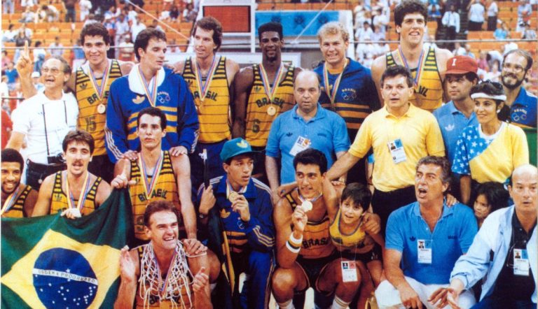 Entrega das medalhas no Pan-Americano de 1987 - Foto: Assessoria CBB/Divulgação