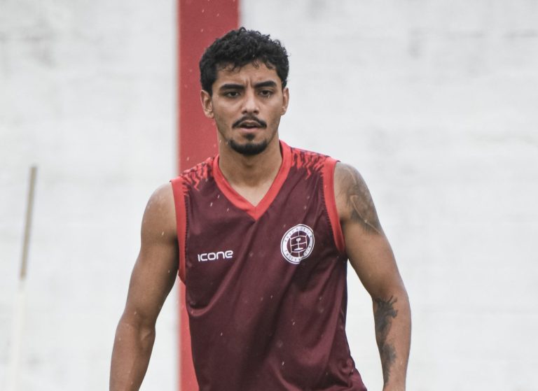 Jhonatan Marino, atacante - Foto: Divulgação / Desportiva Ferroviária
