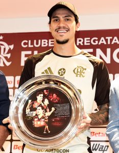 Pedro recebe homenagem no Flamengo - Foto: Flamengo